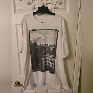 Zoo York White Graphic Cityscape Tee with Black Print Size XL